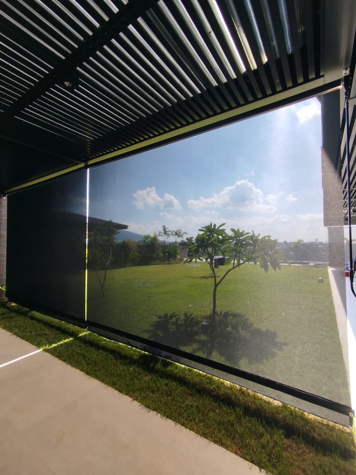 Cortina tela solar com transparência e ventilação — Cabreúva